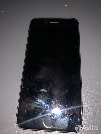 Телефон iPhone 8