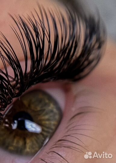 Мастер по наращиванию ресниц