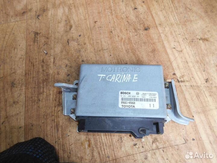 Блок управления двигателем Toyota Carina E 1992-1