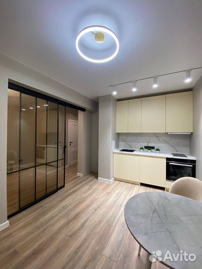 Распашные двери из стекла