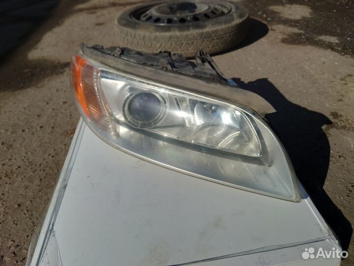 Фара правая на Volvo XC 70, S80, V70