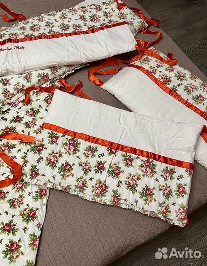 Комплект в детскую кроватку, новый