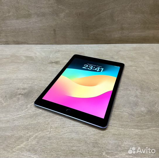 Планшет iPad (6-ое поколение 2018г) A1893 32Gb Wi