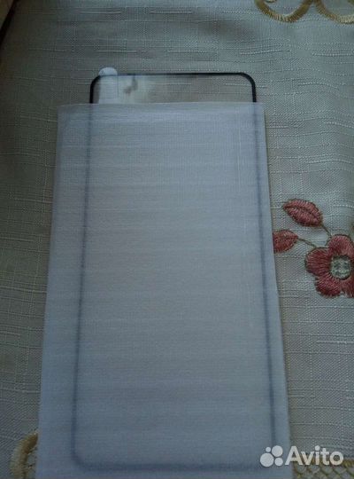 Защитное стекло на смартфон