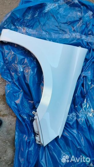 Крыло правое переднее на lads granta fl