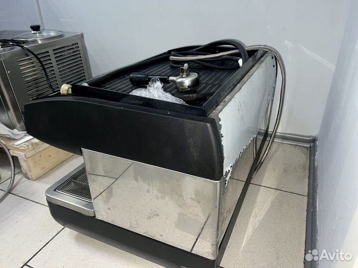 Полуавтоматическая кофемашина La Cimbali M24