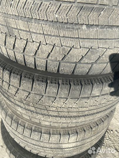 Bridgestone Blizzak VRX 235/55 R17