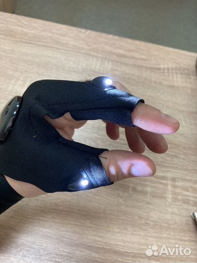 Перчатки со встроенным фонариком
