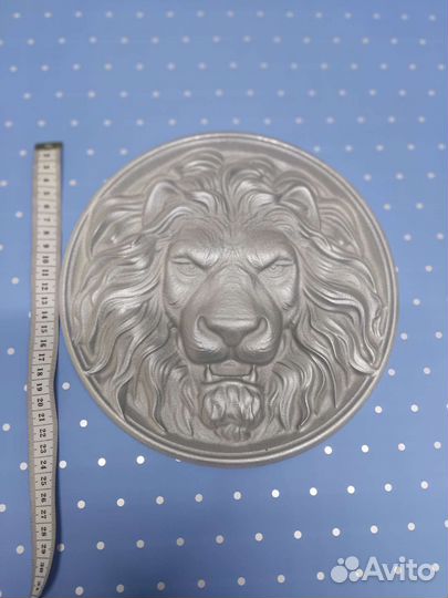 Панно лев из гипса