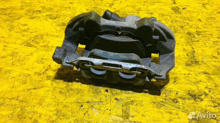 Суппорт передний правый Mercedes-benz W164 3.5