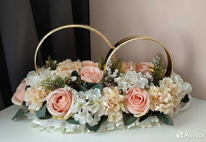 Свадебное украшение на машину