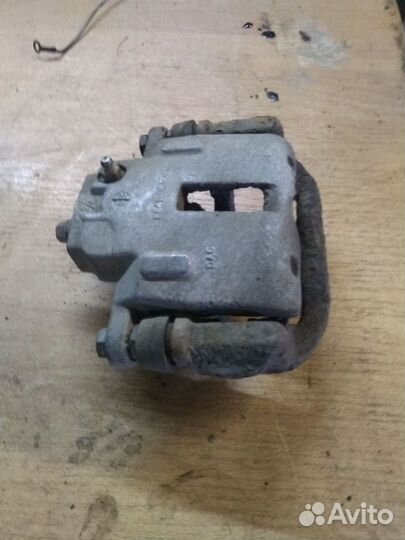 Суппорт задний левый Daewoo Nubira 2, 2002г. 2.0л