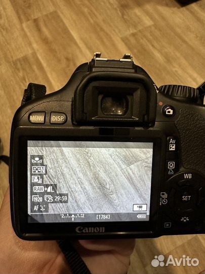 Зеркальный фотоаппарат Сanon 550d