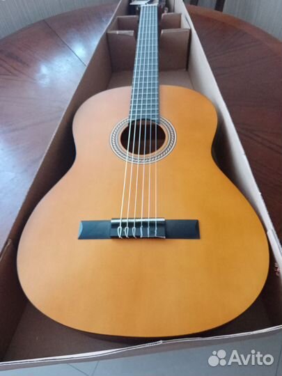 Гитара. Новая с чехлом. Классика. Индонезия