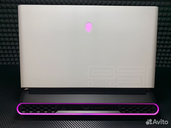 Игровой ноутбук Alienware Area 51 R2 300Hz