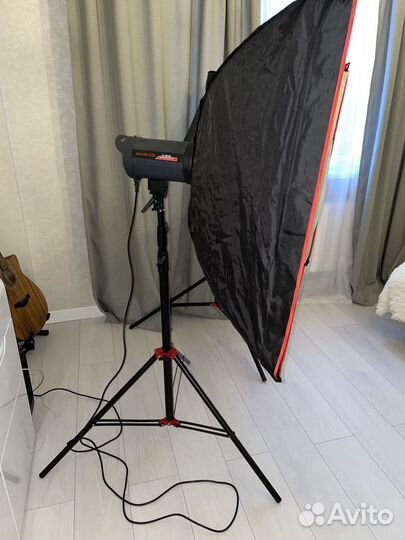 Студийная вспышка Falcon eyes de 300BW