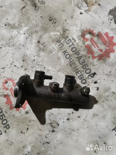 Главный тормозной цилиндр Toyota Town Ace 2C 1988