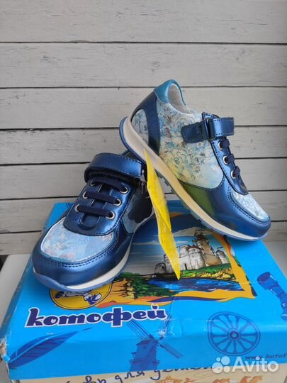 Кроссовки для девочки