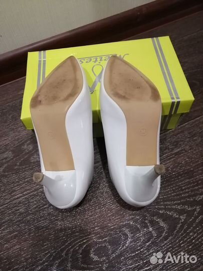 Туфли женские белые 33 размер