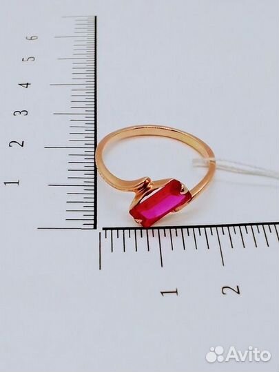 Золотое кольцо с камнем 20р