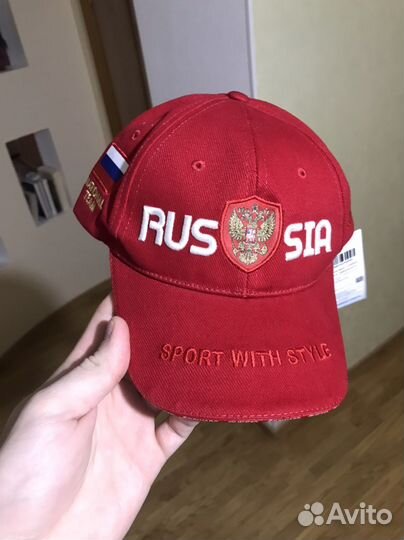 Бейсболка красная forward