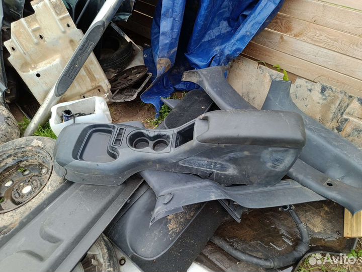 Подлокотник Chevrolet Blazer
