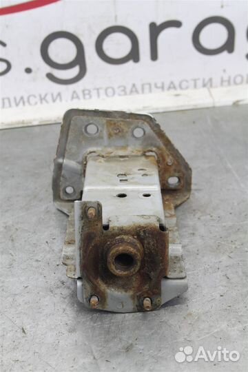 Кронштейн усилителя переднего бампера левый Niss