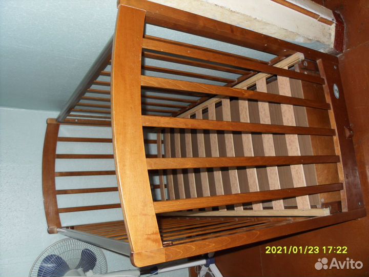 Детская кровать-маятник