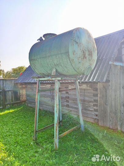 Бочка металлическая 1,2 м3 на опоре