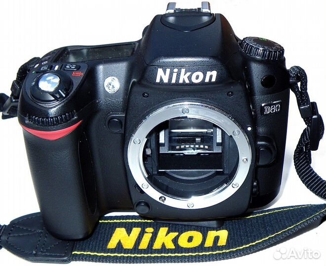 Зеркальный фотоаппарат nikon D80