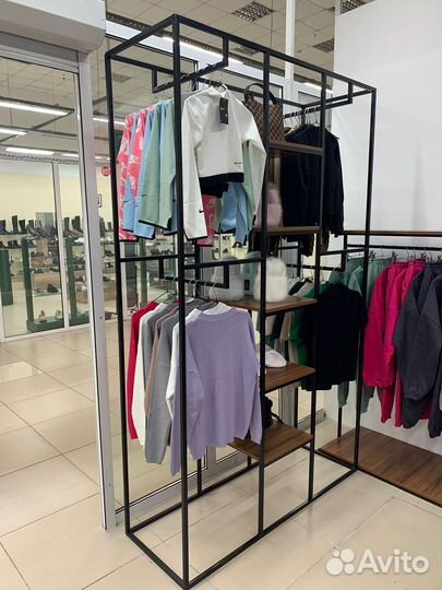 Торговое оборудование для магазина одежды