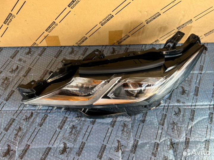 Фара левая Toyota Camry 70 17-23