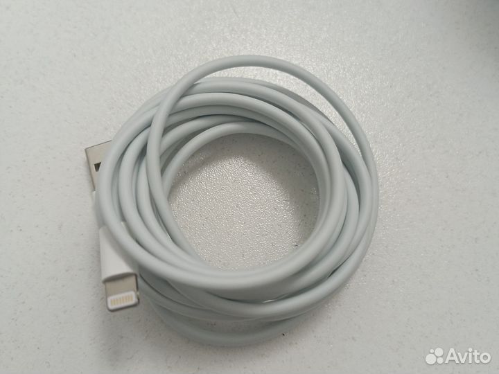 Продам кабель оригинальный на айфон lighting usb