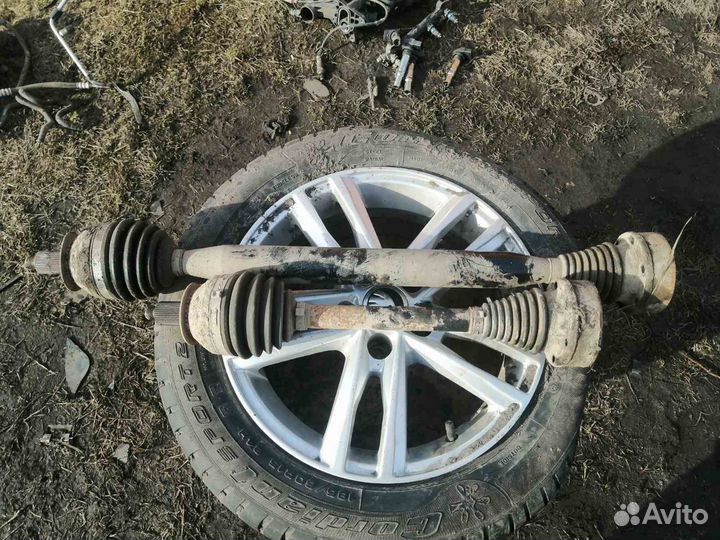 Привод левый Skoda Rapid I 1.6 (cfna)