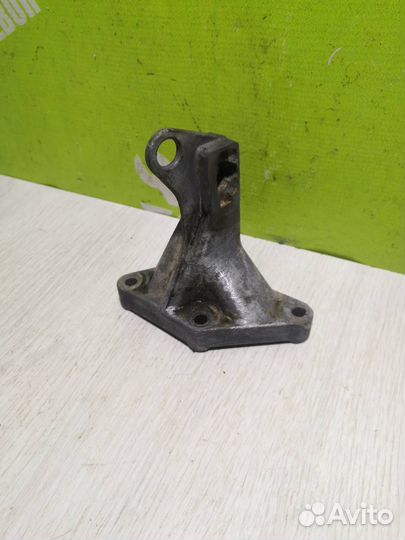 Кронштейн кпп Фольксваген Пассат Б3