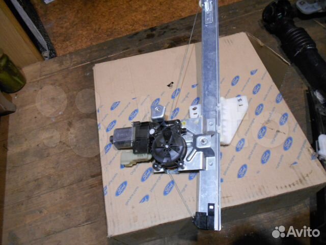 Стеклоподъемник задний правый Ford Kuga 2