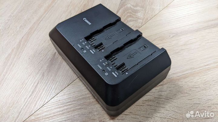 Зарядное устройство Canon CG-A10 Battery Charger