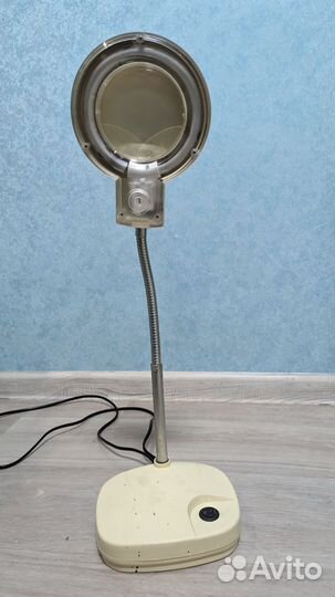 Лампа-лупа с подсветкой настольная