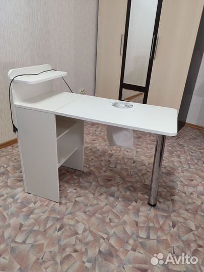 Столик маникюрный складной б/у