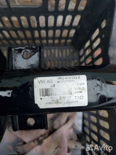 Стойки перед. Polo 15 год б/у