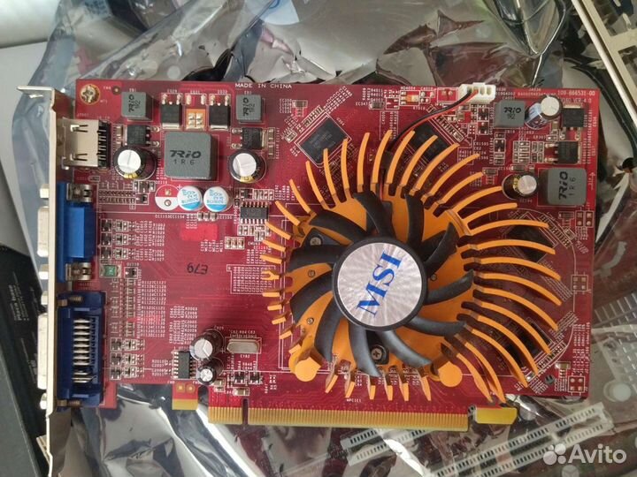 Материнская плата с процессором и памятью