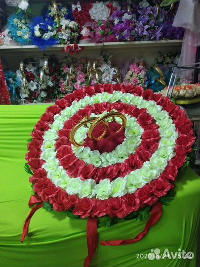 Свадебное украшение на капот машины