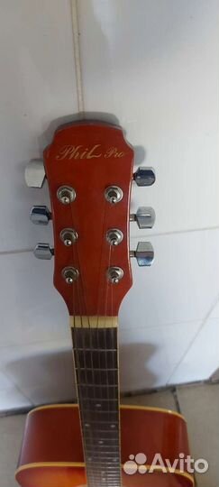 Акустическая гитара