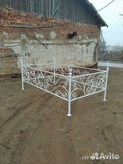 Оградки на кладбище