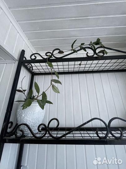 Полка кованая для цветы