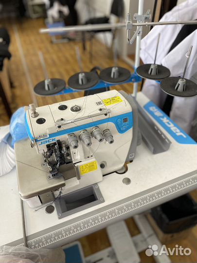 Оверлок пятиниточный jack E4s комплект