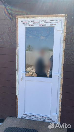 Дверь пластиковая входная