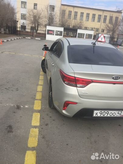 Инструктор по вождению