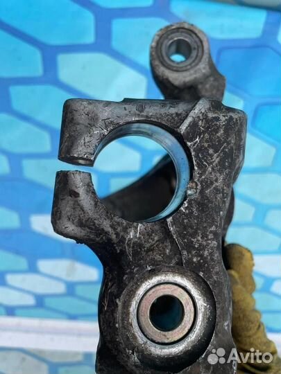 Кулак поворотный передний левый 8K0407253AB