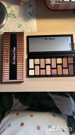 Палетка теней too faced